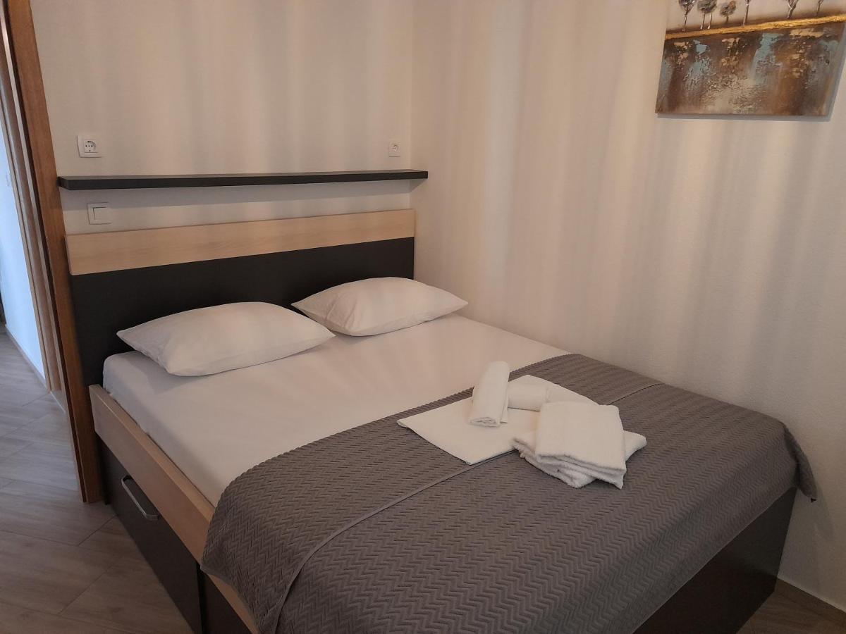 Apartmani Petra พรีมอชเตน ภายนอก รูปภาพ