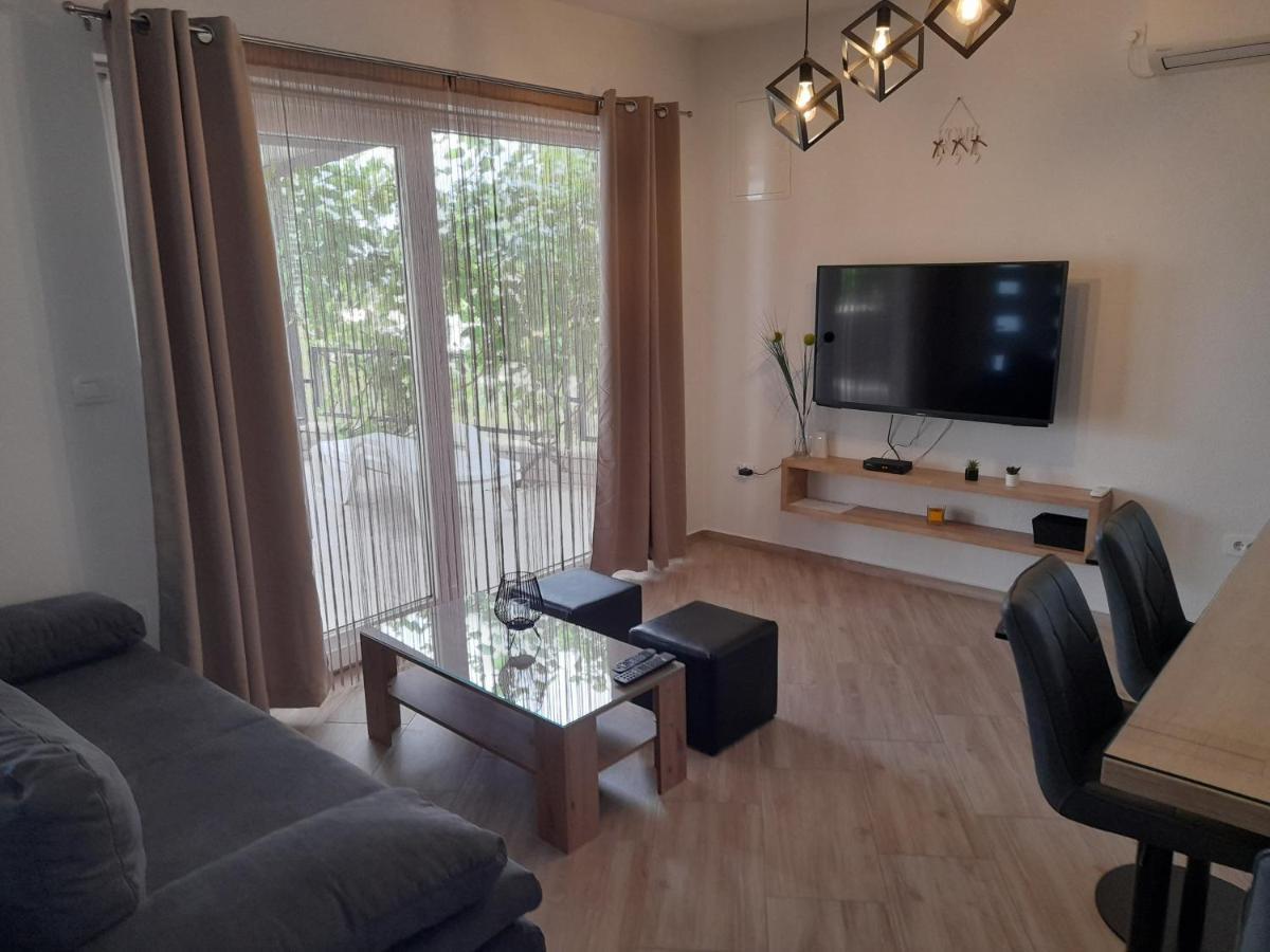 Apartmani Petra พรีมอชเตน ภายนอก รูปภาพ