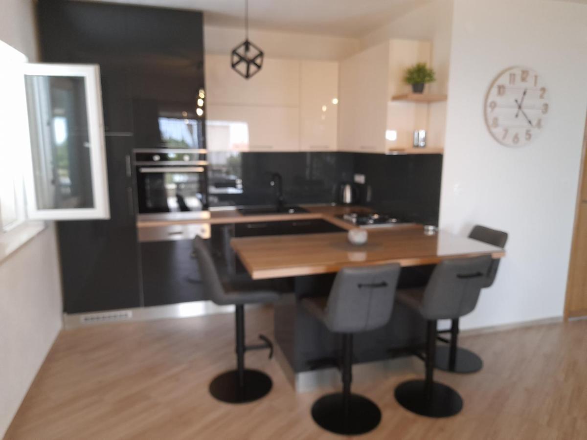 Apartmani Petra พรีมอชเตน ภายนอก รูปภาพ