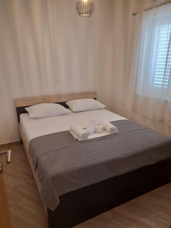 Apartmani Petra พรีมอชเตน ภายนอก รูปภาพ