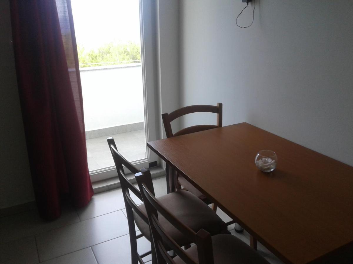 Apartmani Petra พรีมอชเตน ภายนอก รูปภาพ