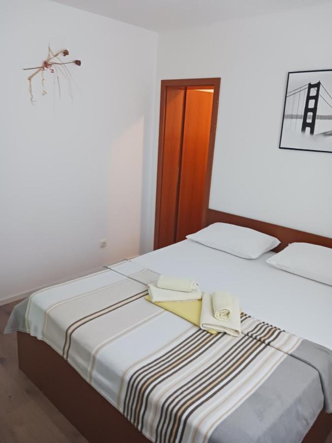 Apartmani Petra พรีมอชเตน ภายนอก รูปภาพ