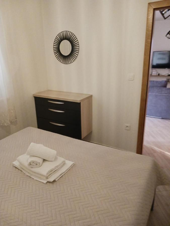 Apartmani Petra พรีมอชเตน ภายนอก รูปภาพ