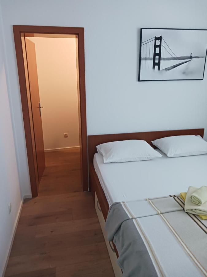 Apartmani Petra พรีมอชเตน ภายนอก รูปภาพ