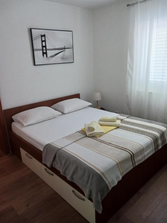 Apartmani Petra พรีมอชเตน ภายนอก รูปภาพ