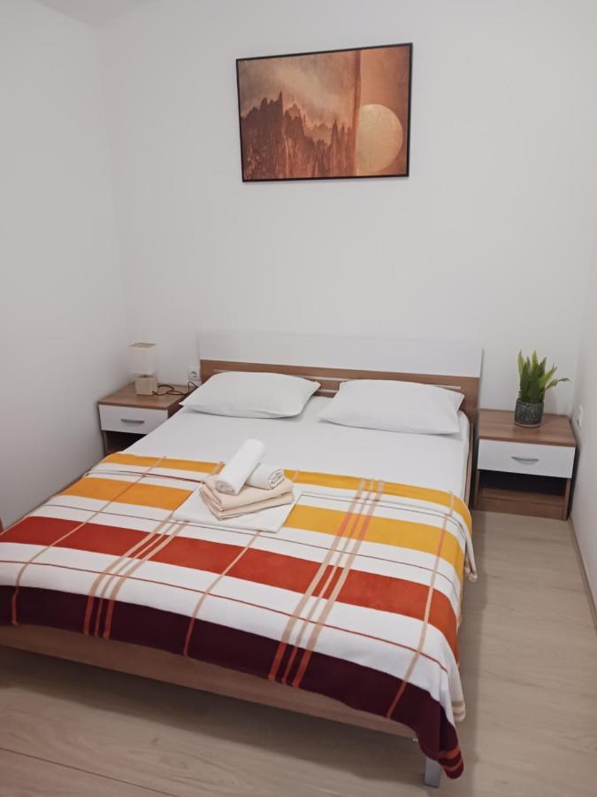 Apartmani Petra พรีมอชเตน ภายนอก รูปภาพ